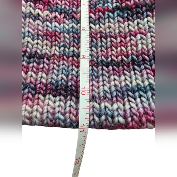 Handmade Knitted Winter Cap 100% Merino Wool Multi-colored Wood Flower Button main image 4